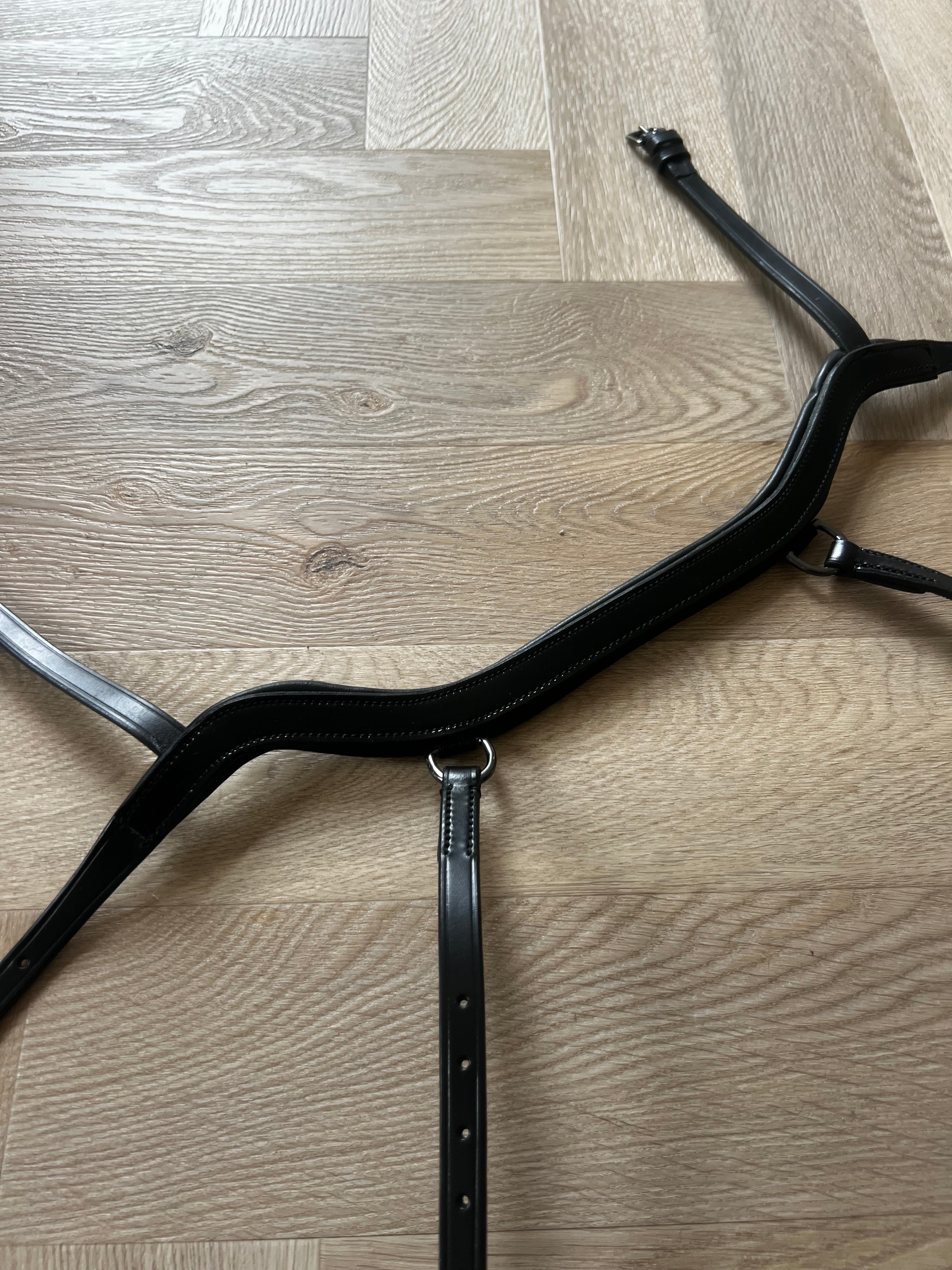 PH deluxe næsebånd soft “Anatomic" buckle shine black - Aríus Icehorse Line