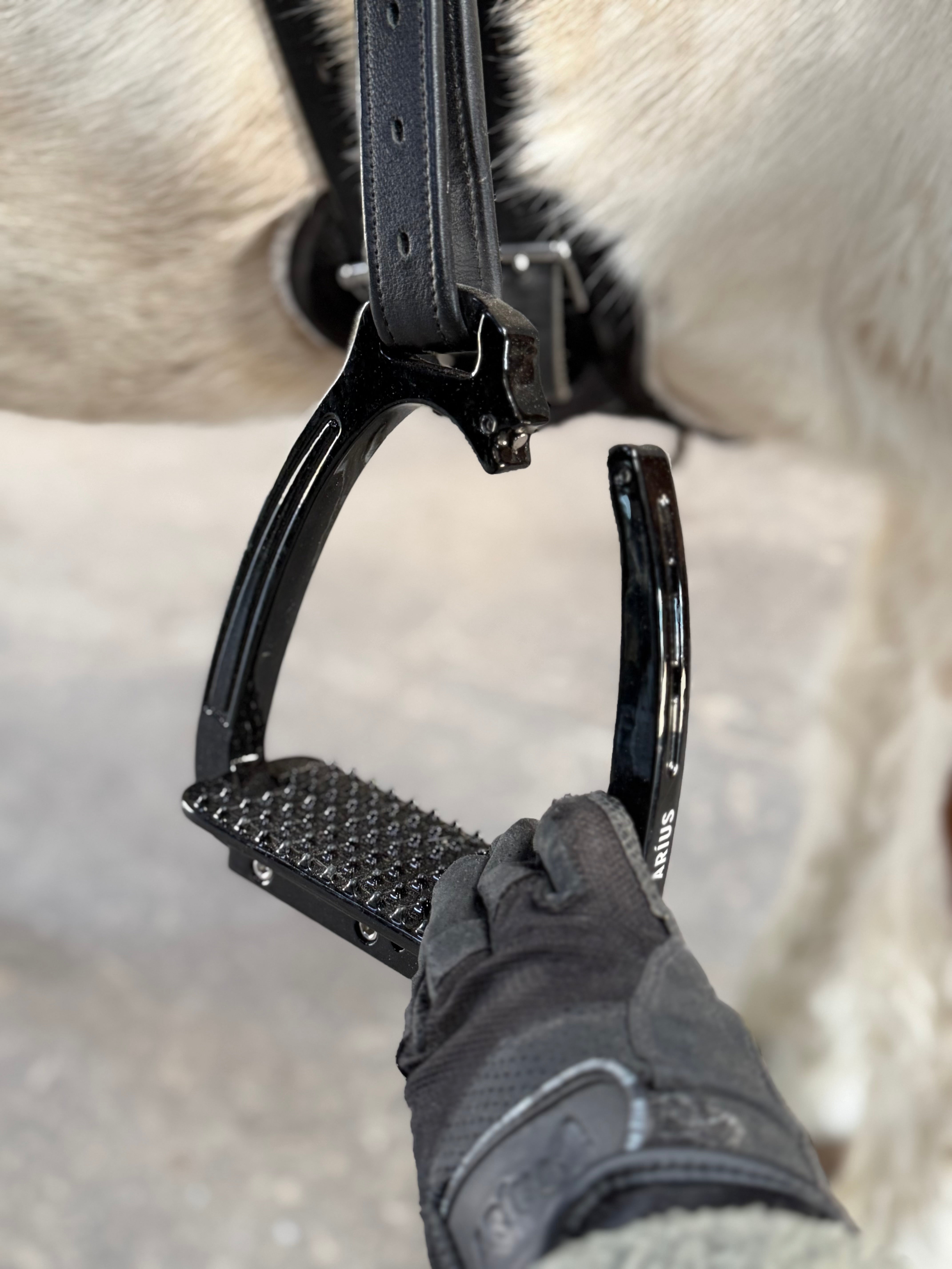 Aríus safety stigbøjler, sort - Aríus Icehorse Line
