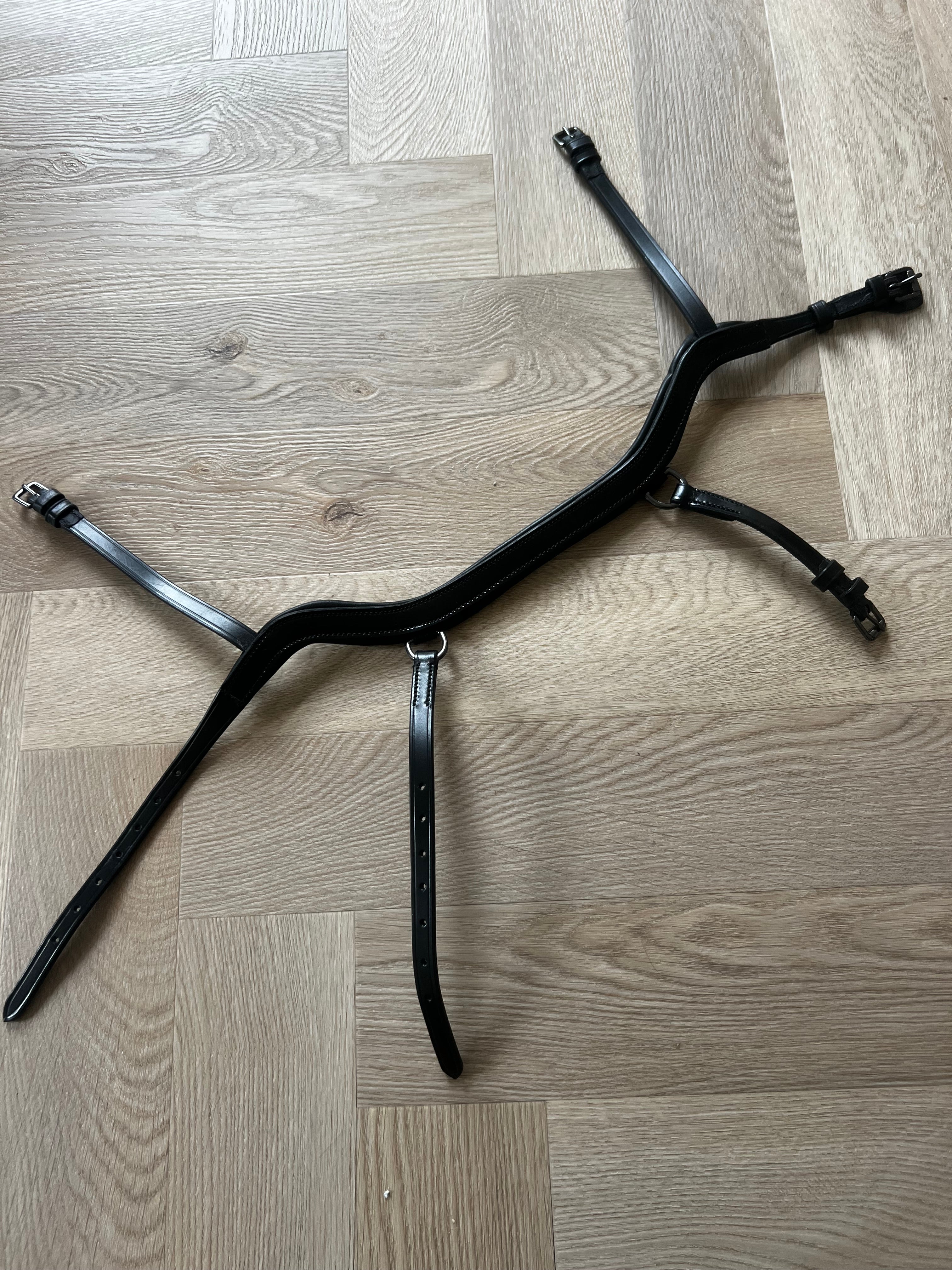 PH deluxe næsebånd soft “Anatomic" buckle shine black - Aríus Icehorse Line