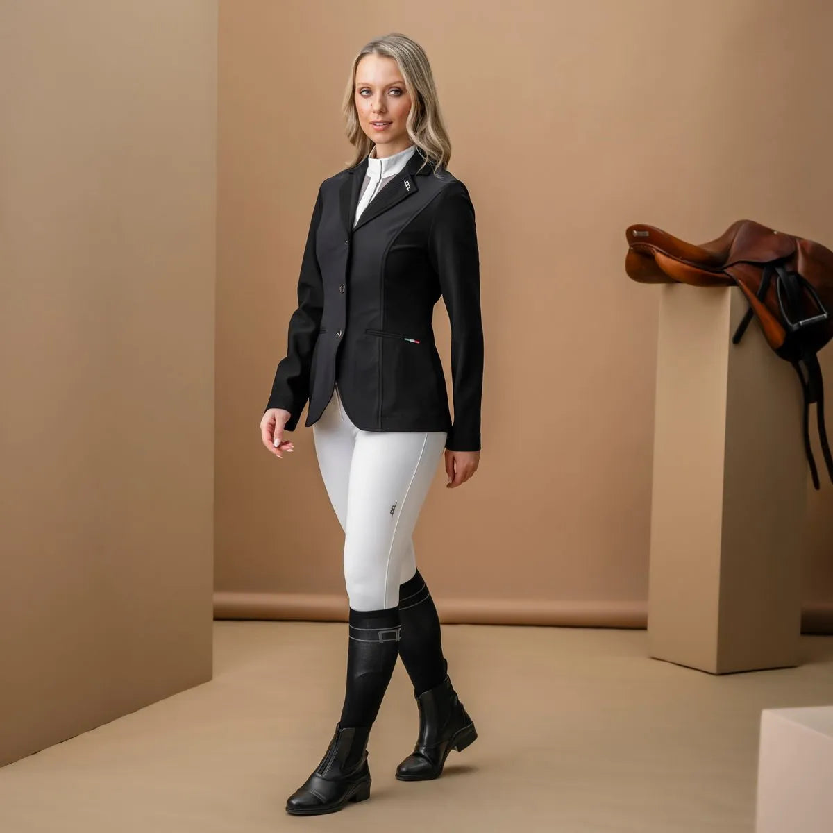 AA PLATINUM BONDED MOTION LITE STÆVNEJAKKE, SORT - Aríus Icehorse Line