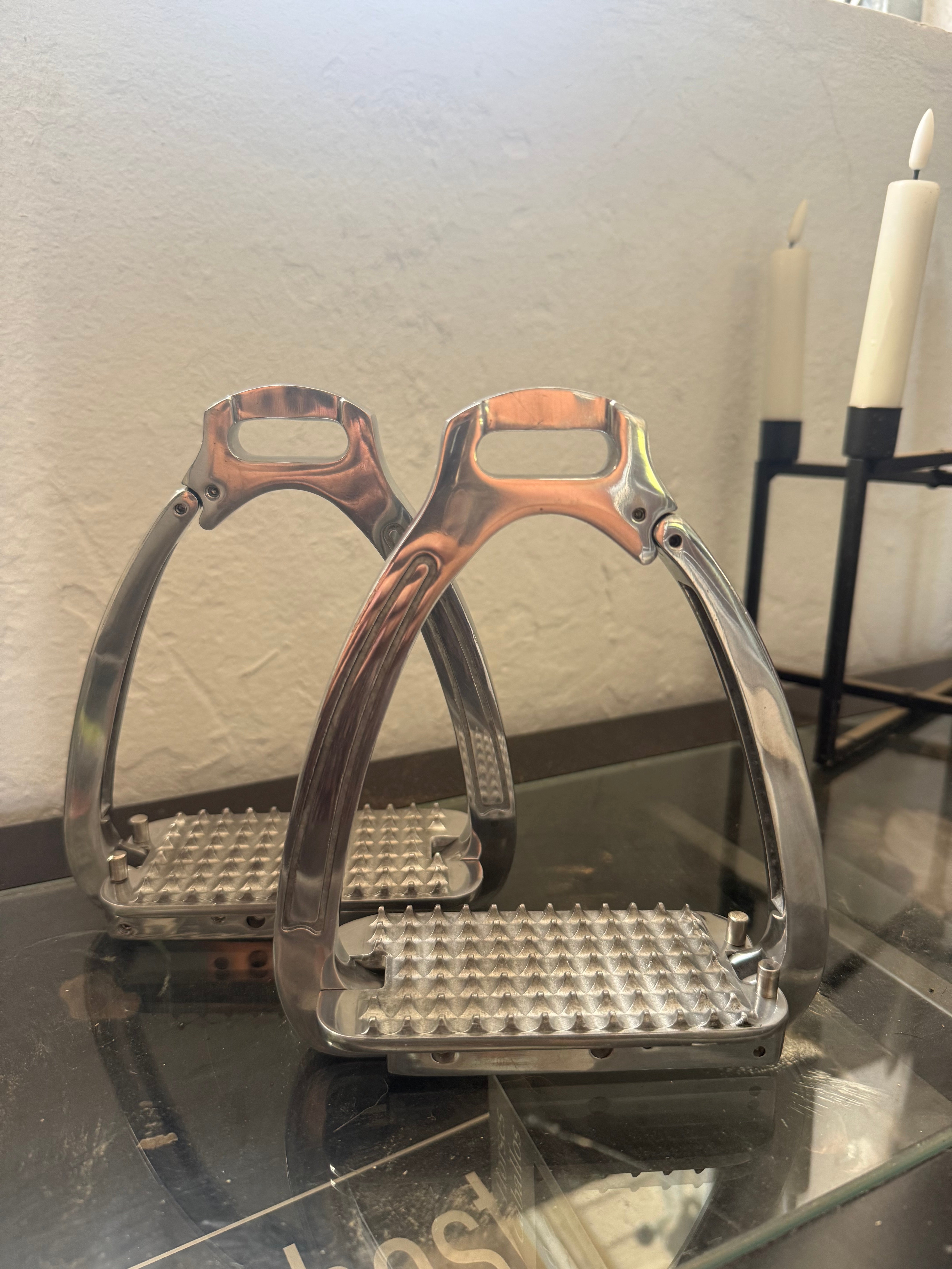 Aríus safety stigbøjler, silver