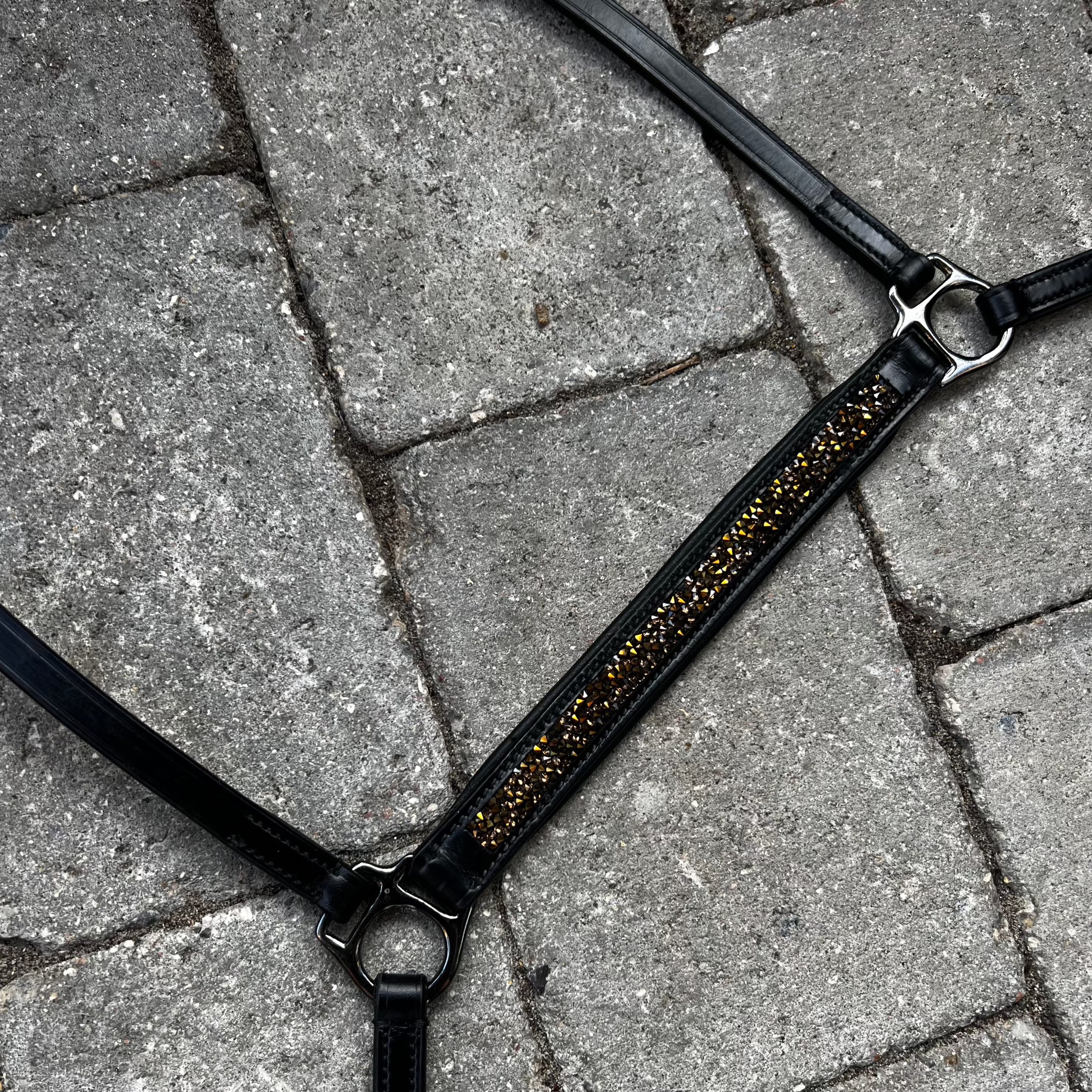 PH deluxe hannoveransk næserem rockcrystal gold - Aríus Icehorse Line