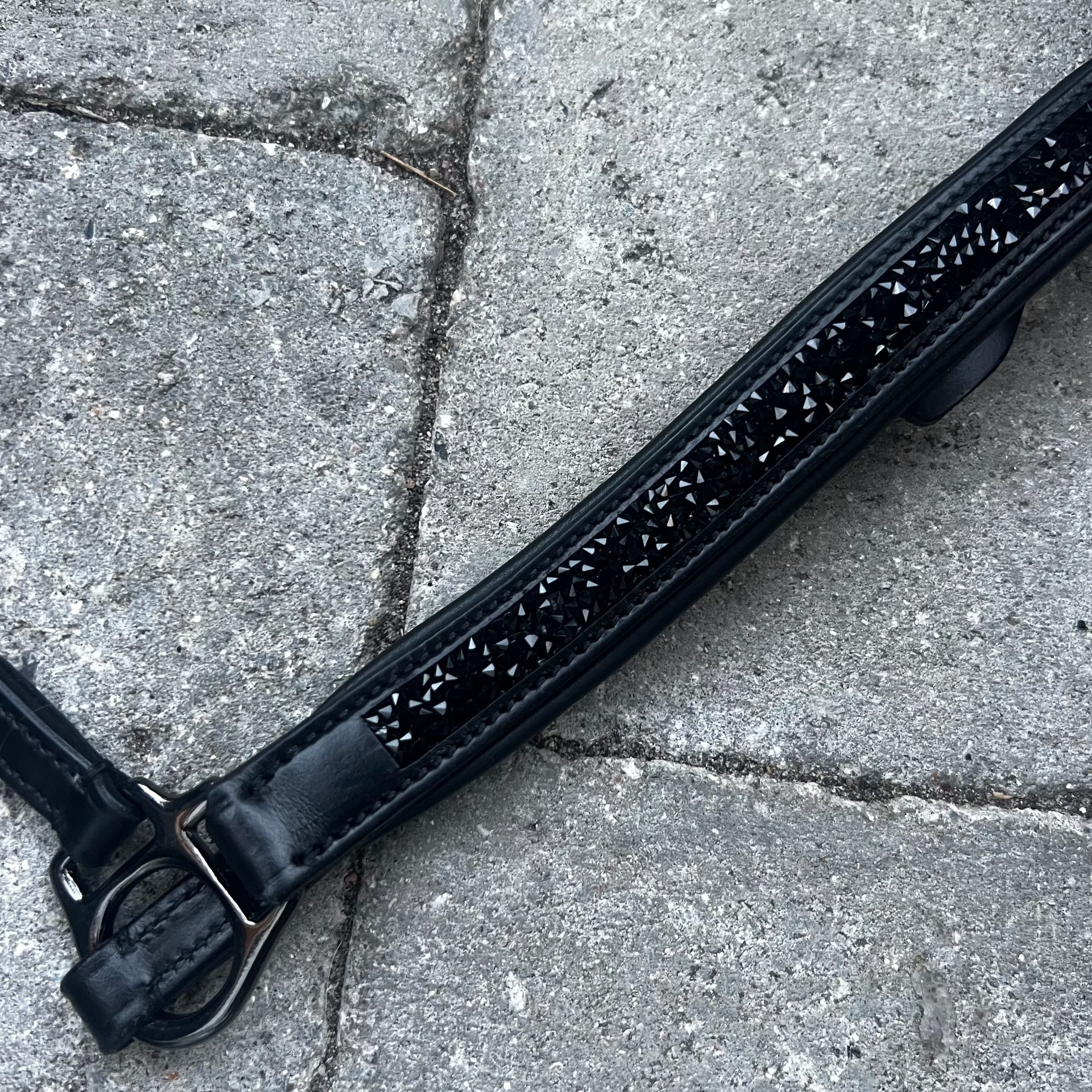 PH deluxe hannoveransk næserem rockcrystal black - Aríus Icehorse Line