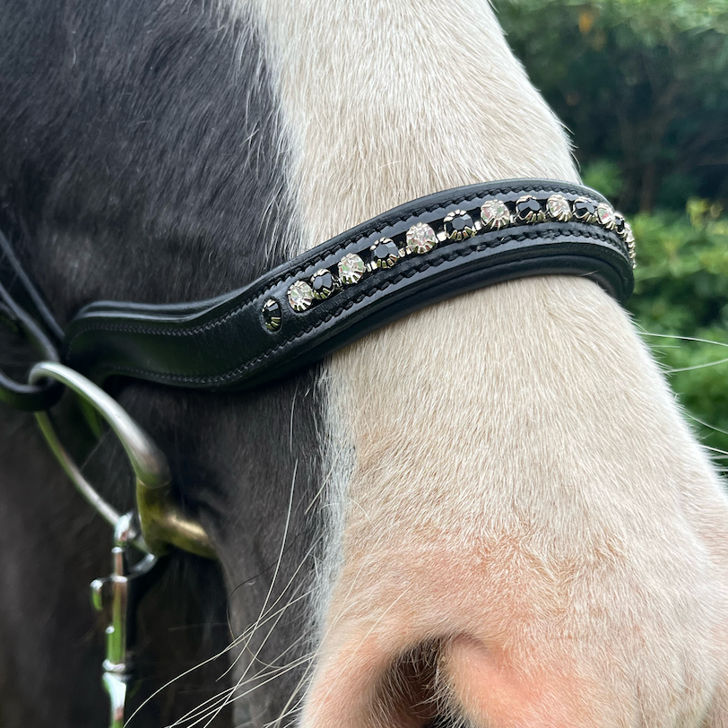 PH deluxe næserem engelsk anatomic “diamond black&white” - Aríus Icehorse Line